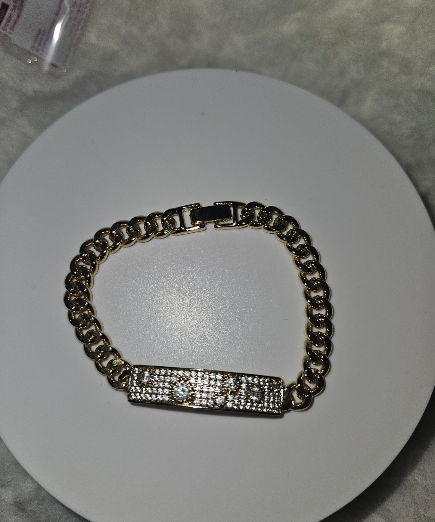 Bracelet with zirconia